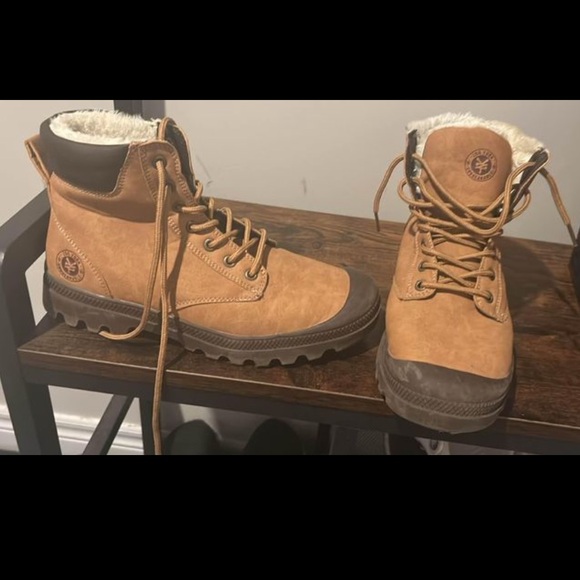 Boys boots - Picture 1 of 1